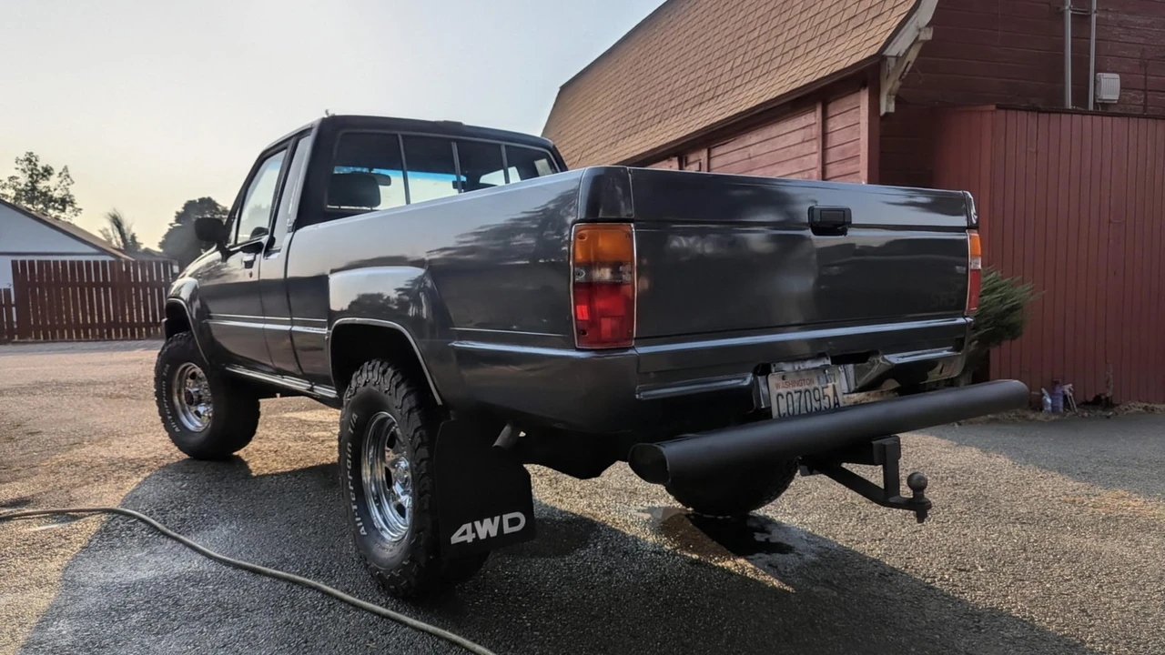 1985 Toyota Hilux 4th Gen - Image 11 of 31