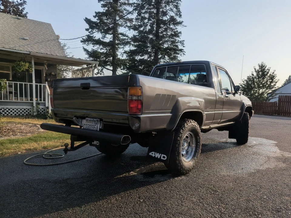 1985 Toyota Hilux 4th Gen - Image 12 of 31