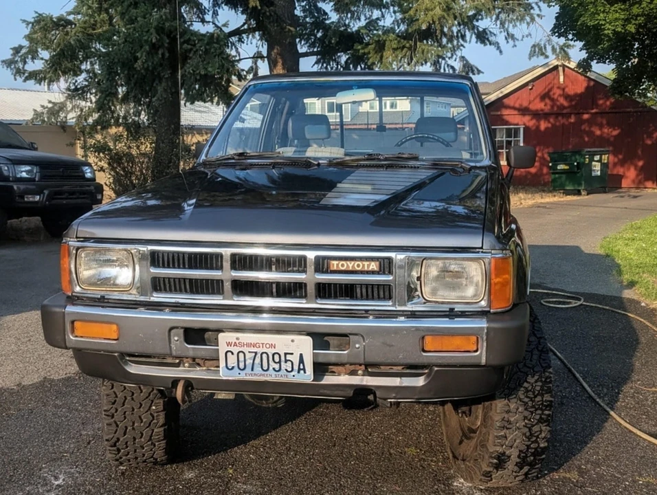 1985 Toyota Hilux 4th Gen - Image 9 of 31