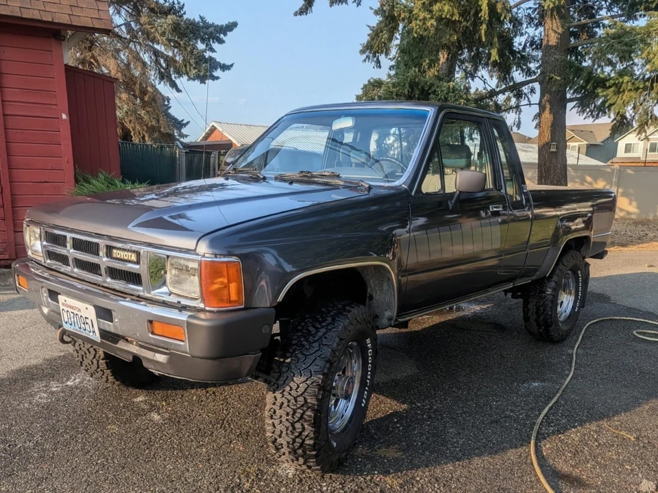 1985 Toyota Hilux 4th Gen - Image 10 of 31