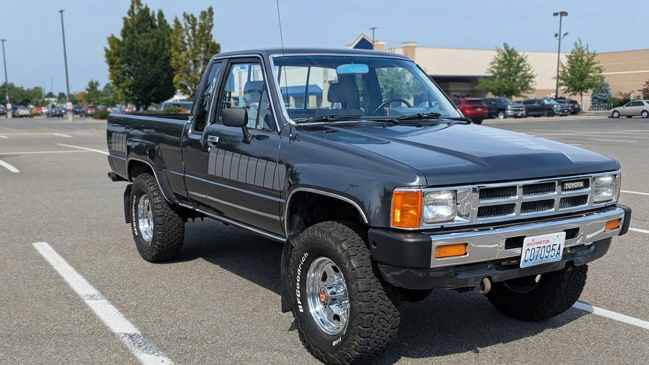 1985 Toyota Hilux 4th Gen - Image 7 of 31