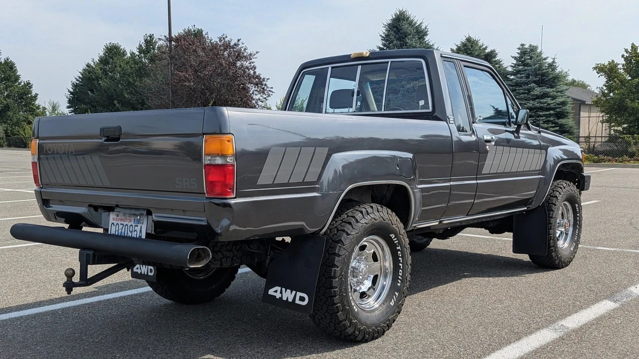 1985 Toyota Hilux 4th Gen - Image 5 of 31