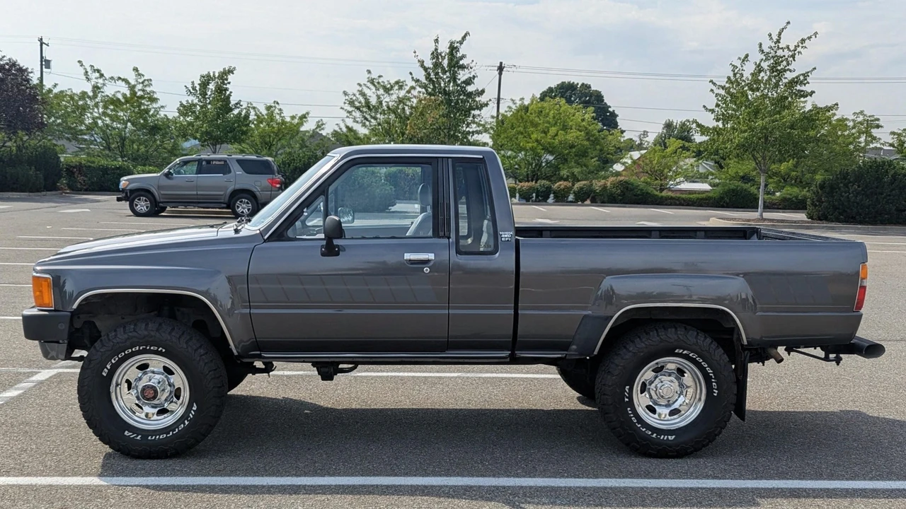 1985 Toyota Hilux 4th Gen - Image 3 of 31