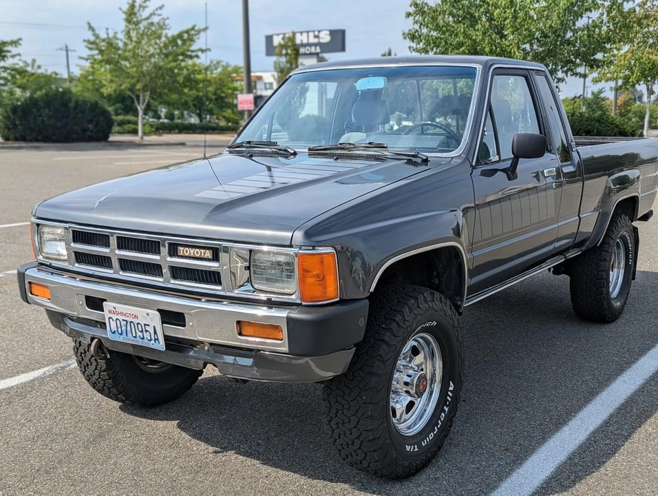 1985 Toyota Hilux 4th Gen - Image 2 of 31