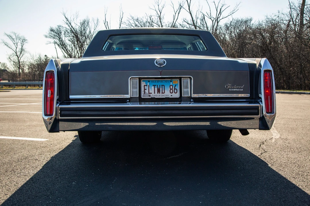 1986 Cadillac Fleetwood - Image 6 of 31