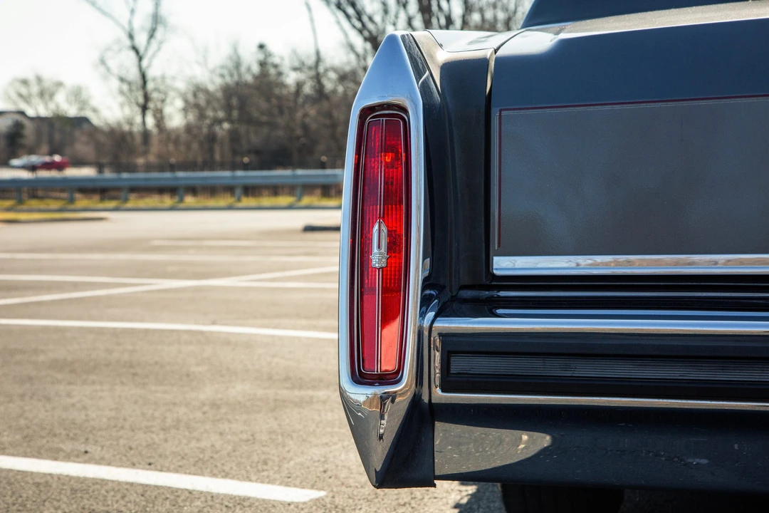1986 Cadillac Fleetwood - Image 25 of 31