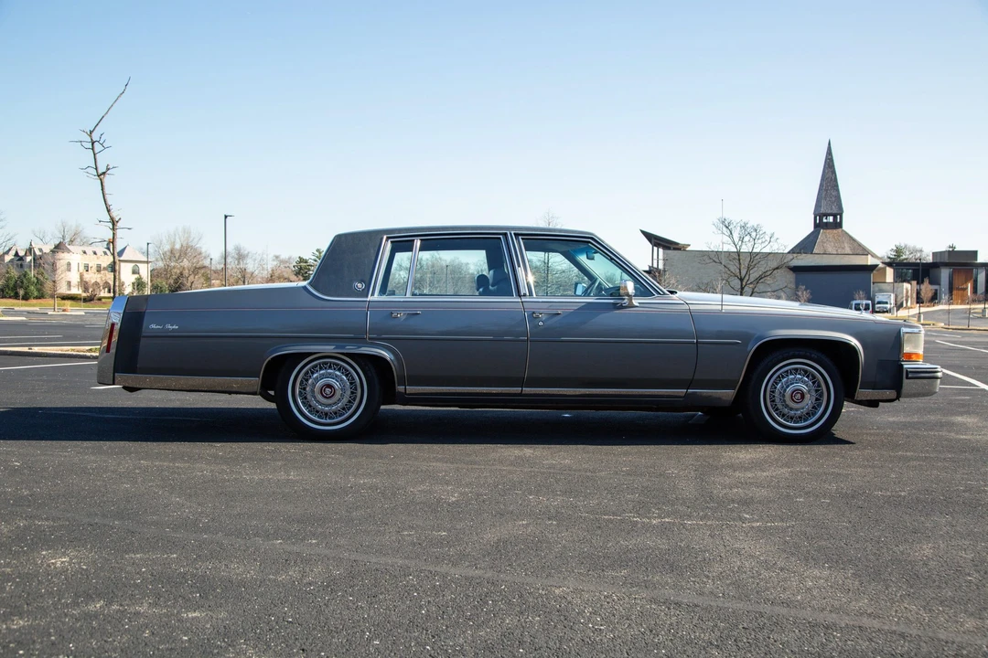1986 Cadillac Fleetwood - Image 8 of 31