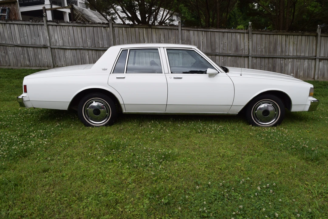 1989 Chevrolet Caprice - Image 4 of 31