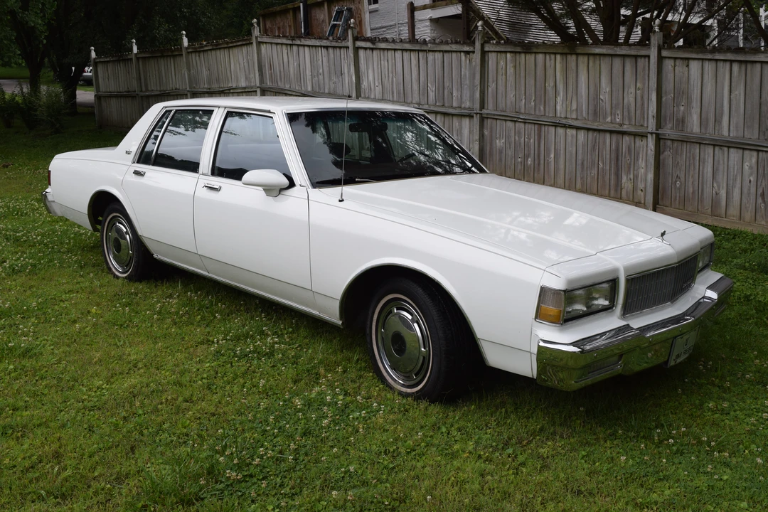 1989 Chevrolet Caprice - Image 3 of 31