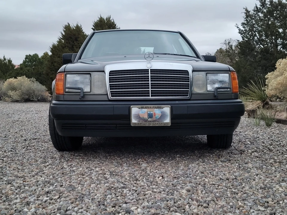 1989 Mercedes-Benz W124 E-Class - Image 2 of 31
