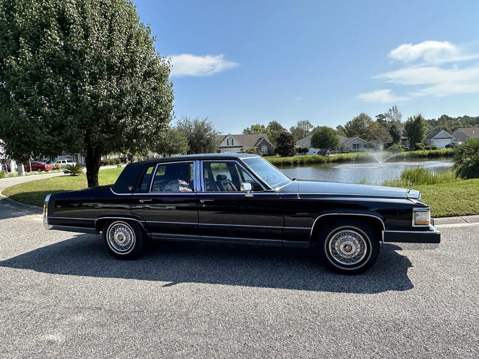 1991 Cadillac Brougham - Image 18 of 31