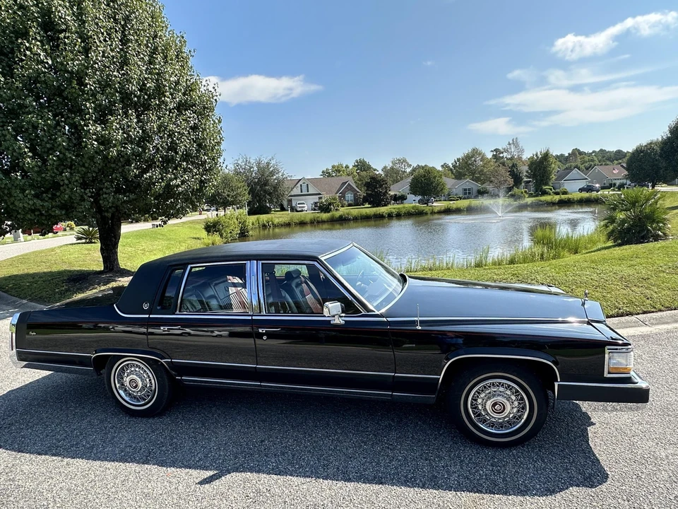 1991 Cadillac Brougham - Image 19 of 31