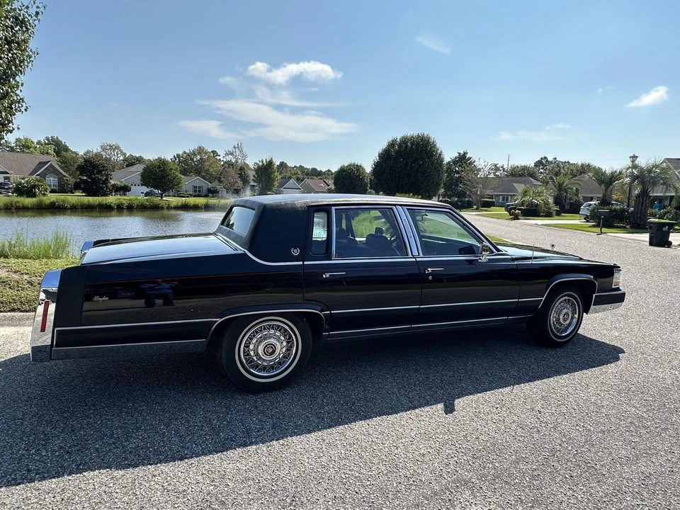 1991 Cadillac Brougham - Image 17 of 31
