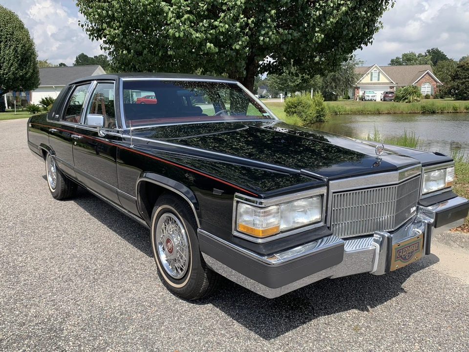 1991 Cadillac Brougham - Image 23 of 31
