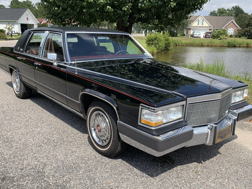 1991 Cadillac Brougham - Image 24 of 31