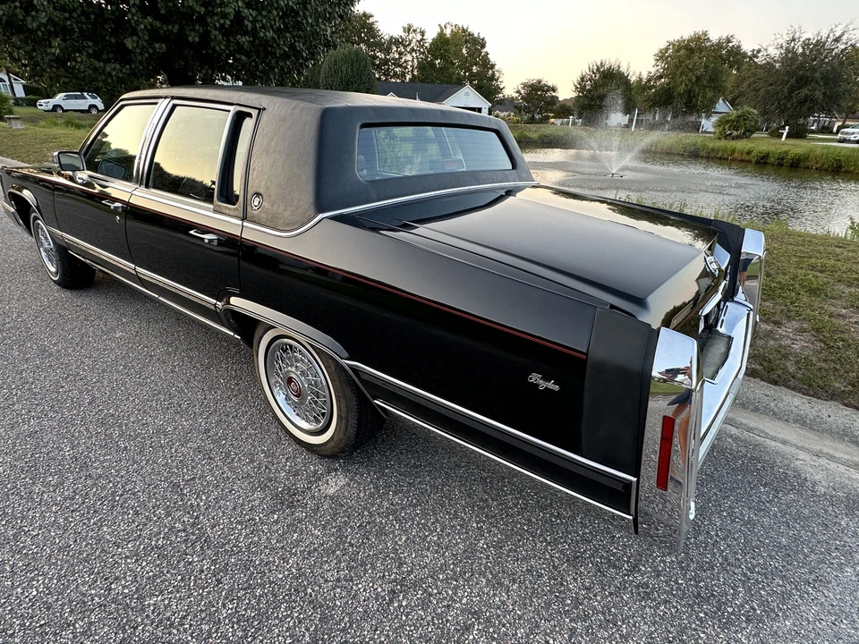 1991 Cadillac Brougham - Image 10 of 31