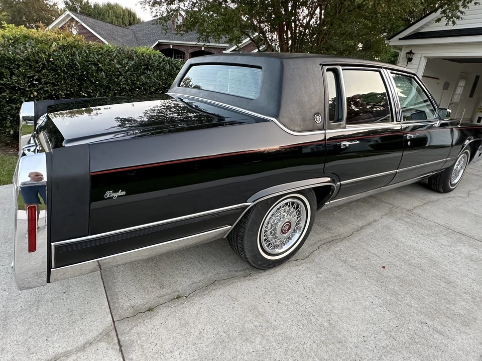 1991 Cadillac Brougham - Image 16 of 31