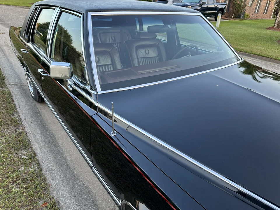 1991 Cadillac Brougham - Image 26 of 31
