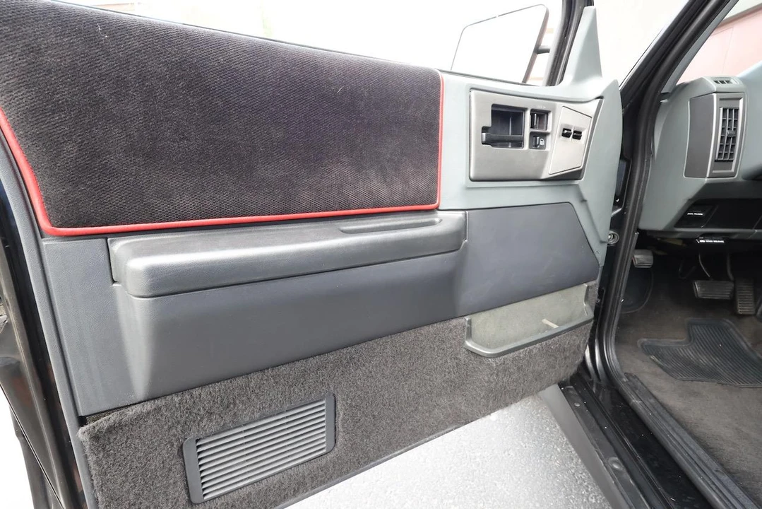 1991 GMC Syclone - Image 31 of 31