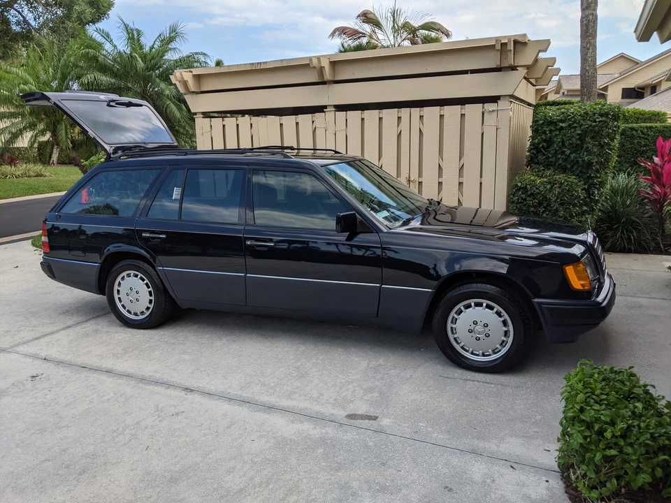 1992 Mercedes-Benz W124 E-Class - Image 2 of 31