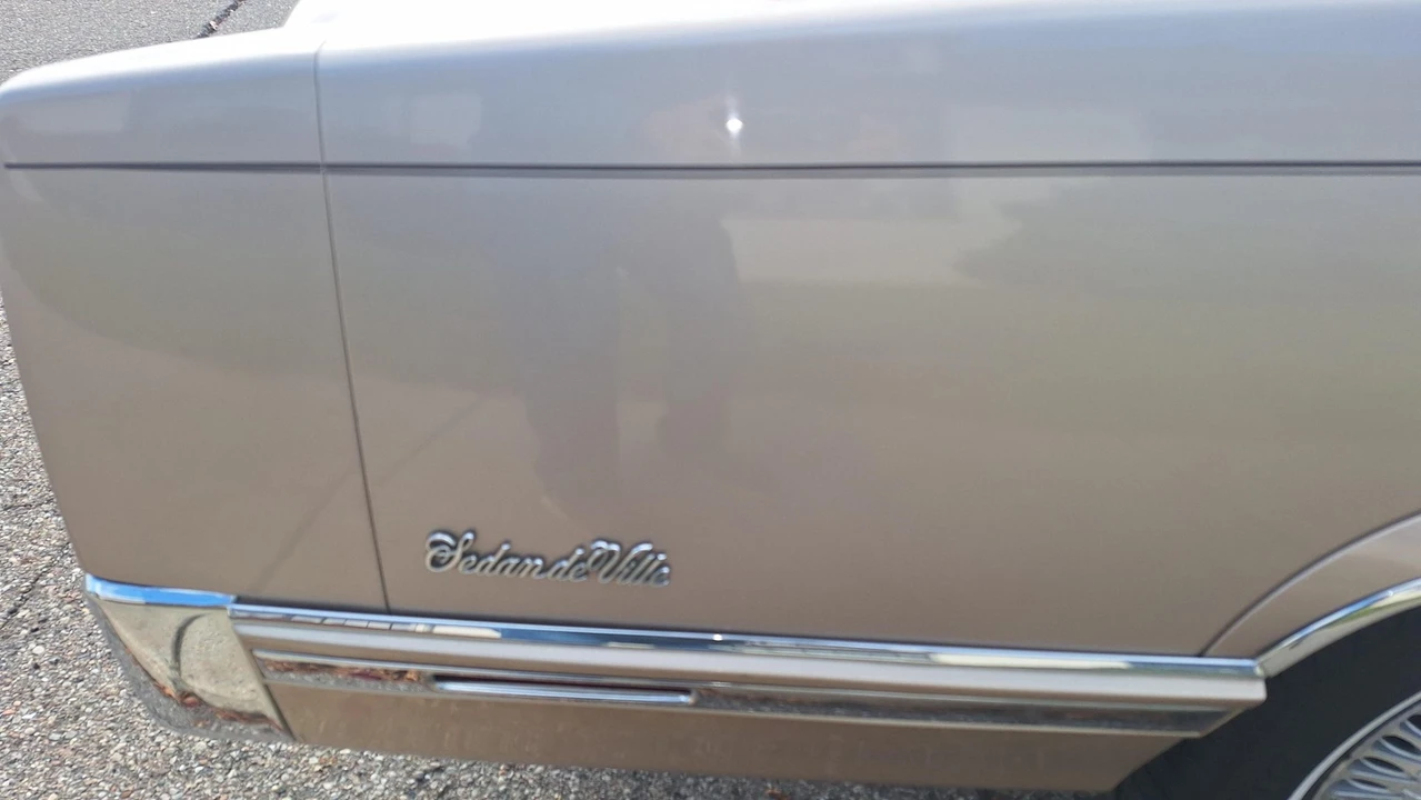 1993 Cadillac DeVille 7th Gen - Image 27 of 31