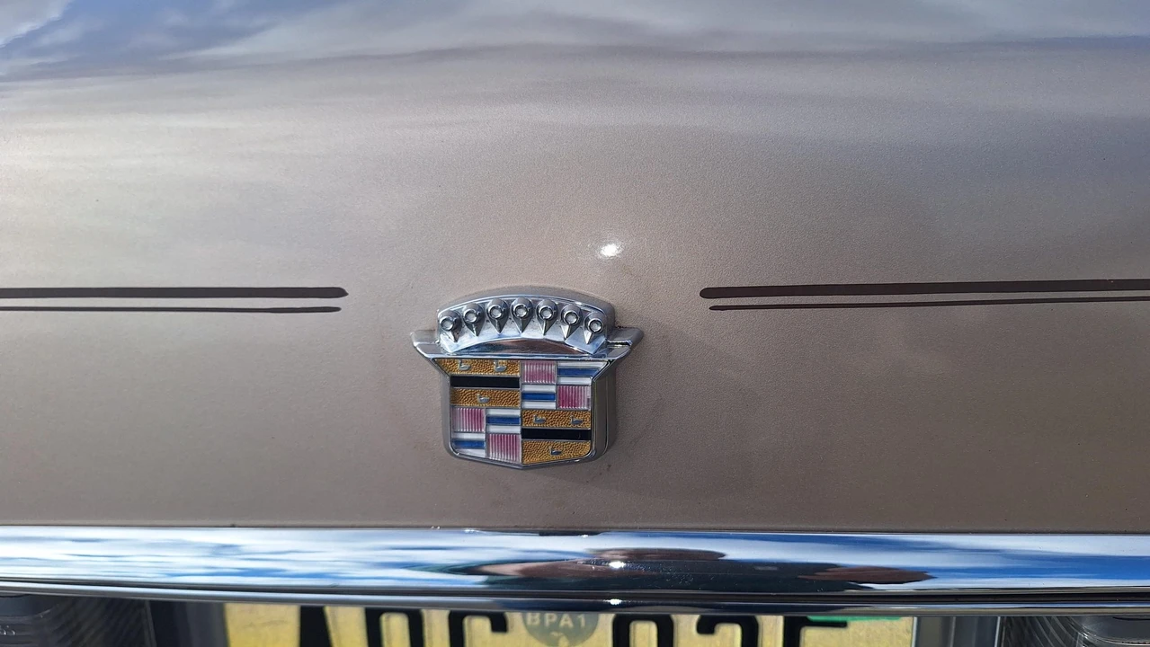 1993 Cadillac DeVille 7th Gen - Image 23 of 31