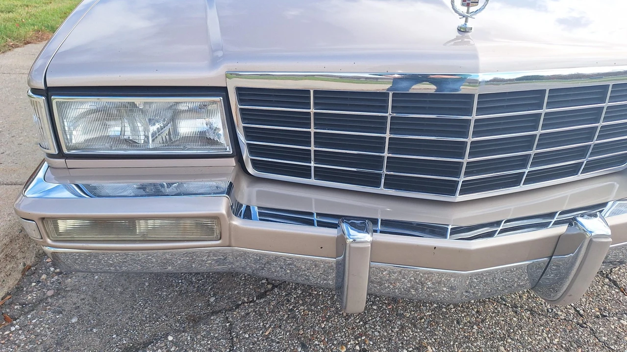 1993 Cadillac DeVille 7th Gen - Image 14 of 31