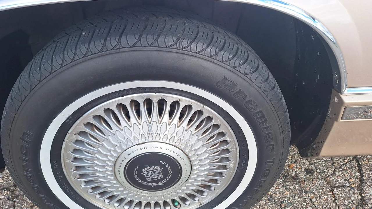 1993 Cadillac DeVille 7th Gen - Image 31 of 31