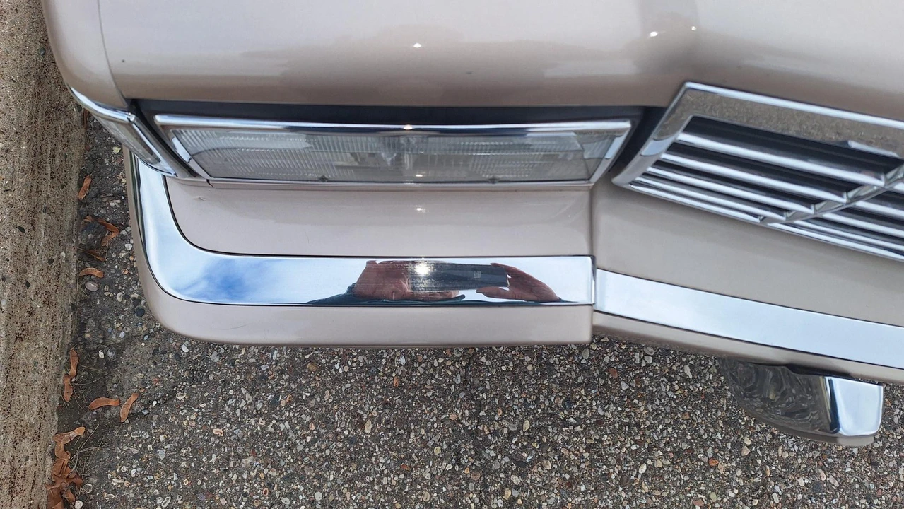 1993 Cadillac DeVille 7th Gen - Image 16 of 31