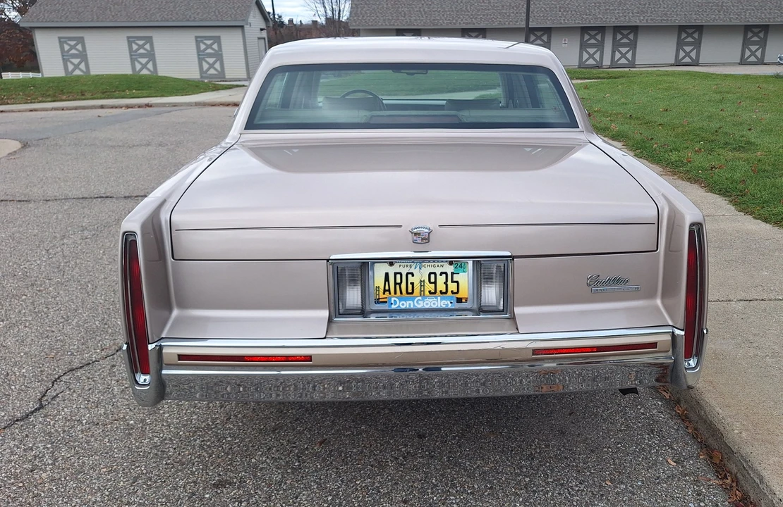 1993 Cadillac DeVille 7th Gen - Image 9 of 31