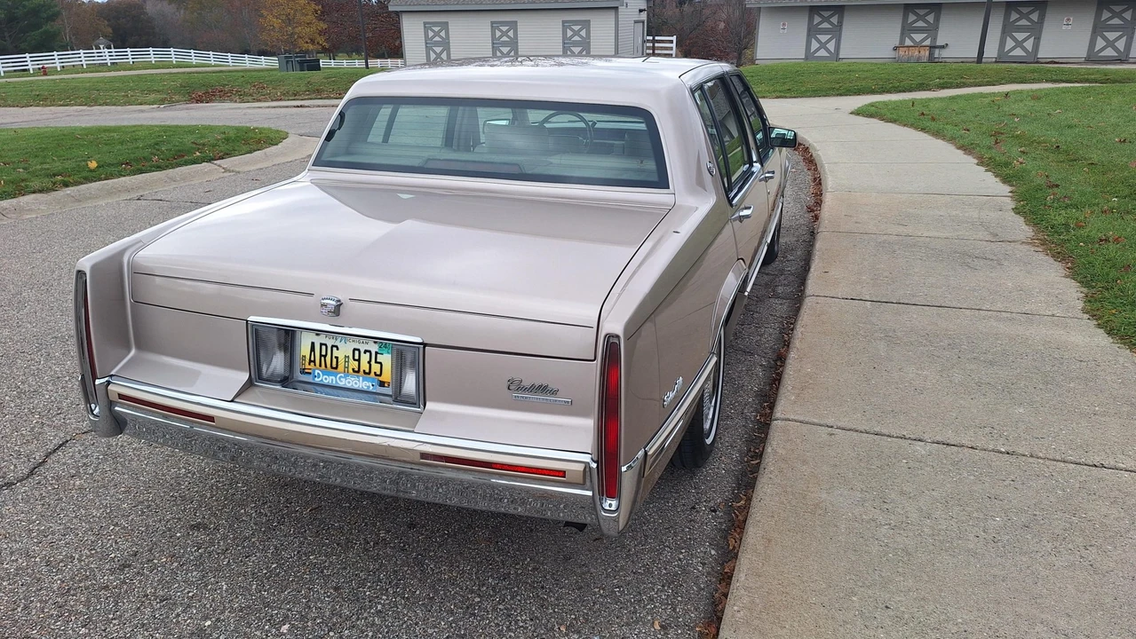 1993 Cadillac DeVille 7th Gen - Image 8 of 31