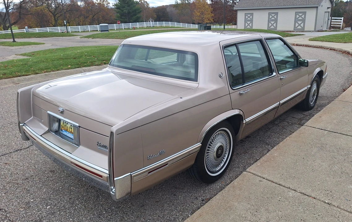1993 Cadillac DeVille 7th Gen - Image 7 of 31