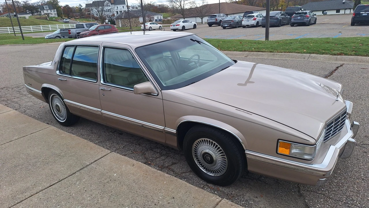 1993 Cadillac DeVille 7th Gen - Image 3 of 31
