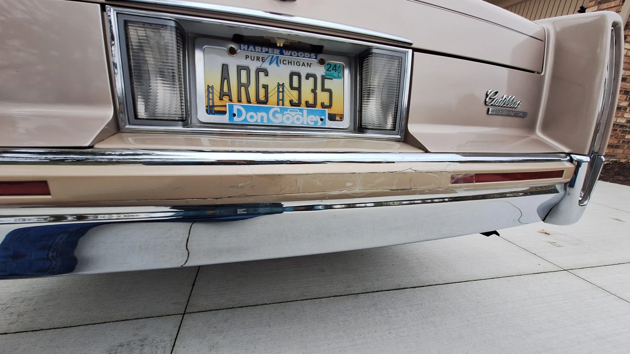1993 Cadillac DeVille 7th Gen - Image 21 of 31