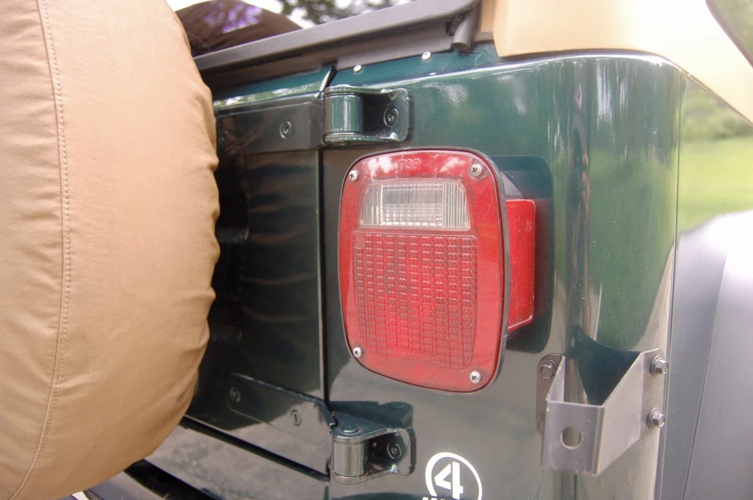1993 Jeep YJ Wrangler - Image 18 of 31