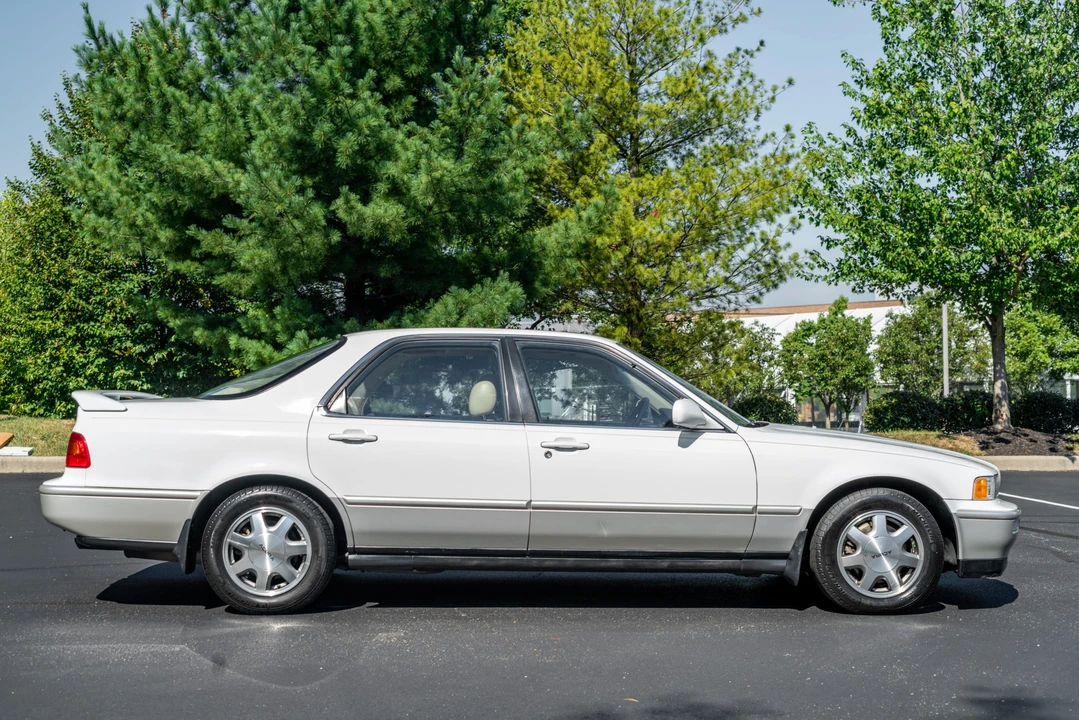 1995 Acura Legend 2nd Gen - Image 5 of 31
