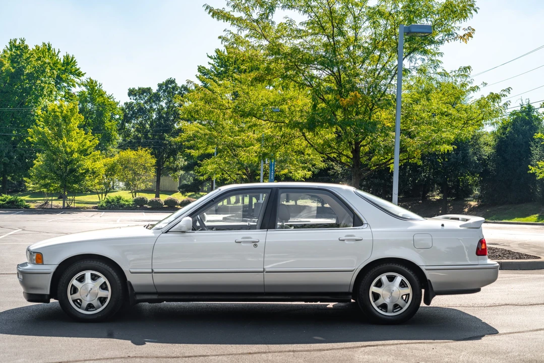 1995 Acura Legend 2nd Gen - Image 8 of 31