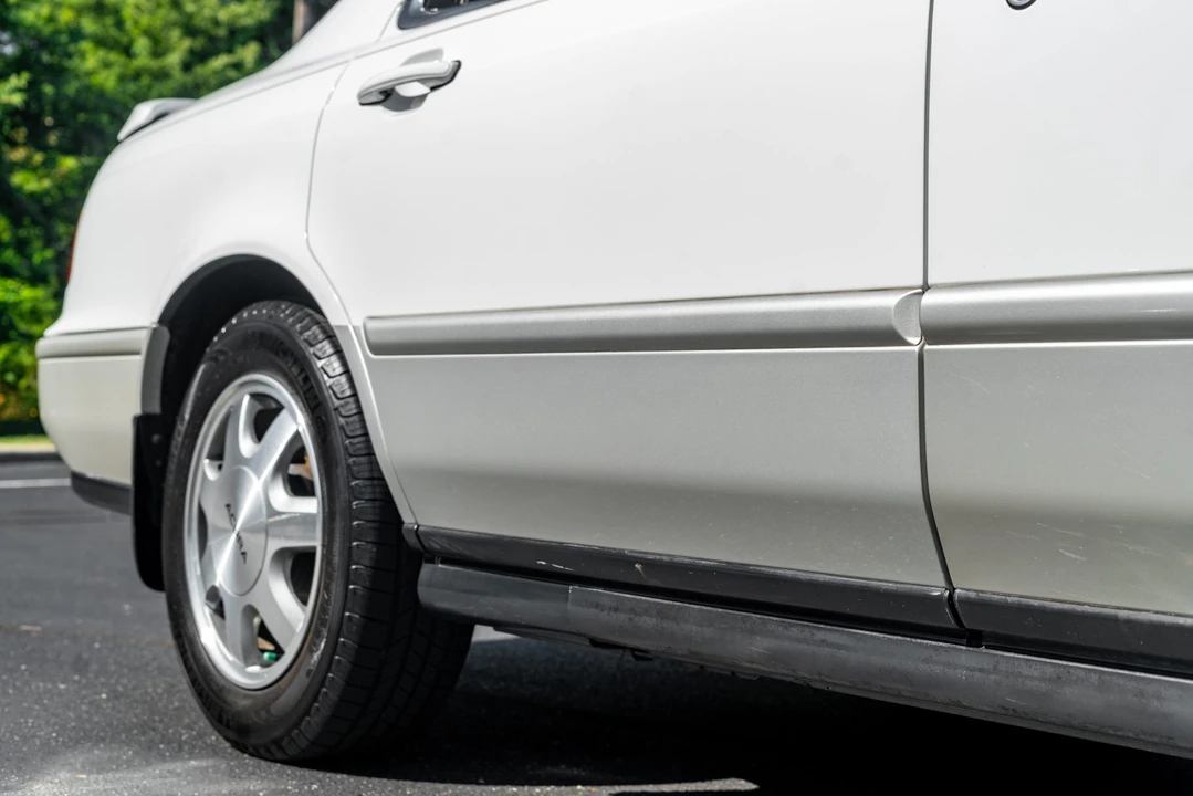 1995 Acura Legend 2nd Gen - Image 9 of 31