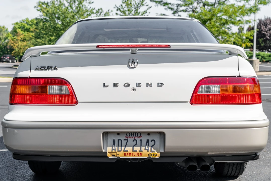 1995 Acura Legend 2nd Gen - Image 28 of 31