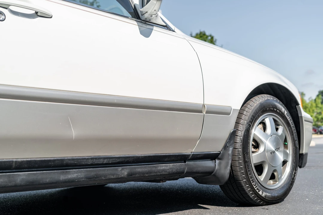 1995 Acura Legend 2nd Gen - Image 11 of 31