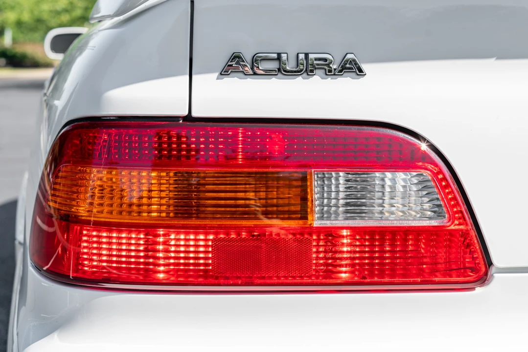 1995 Acura Legend 2nd Gen - Image 29 of 31