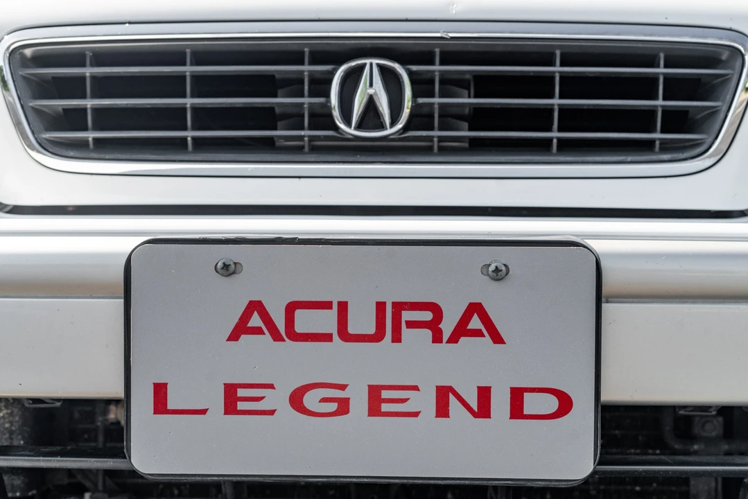1995 Acura Legend 2nd Gen - Image 17 of 31
