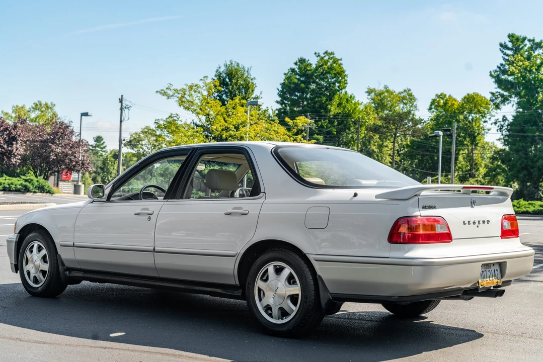 1995 Acura Legend 2nd Gen - Image 7 of 31