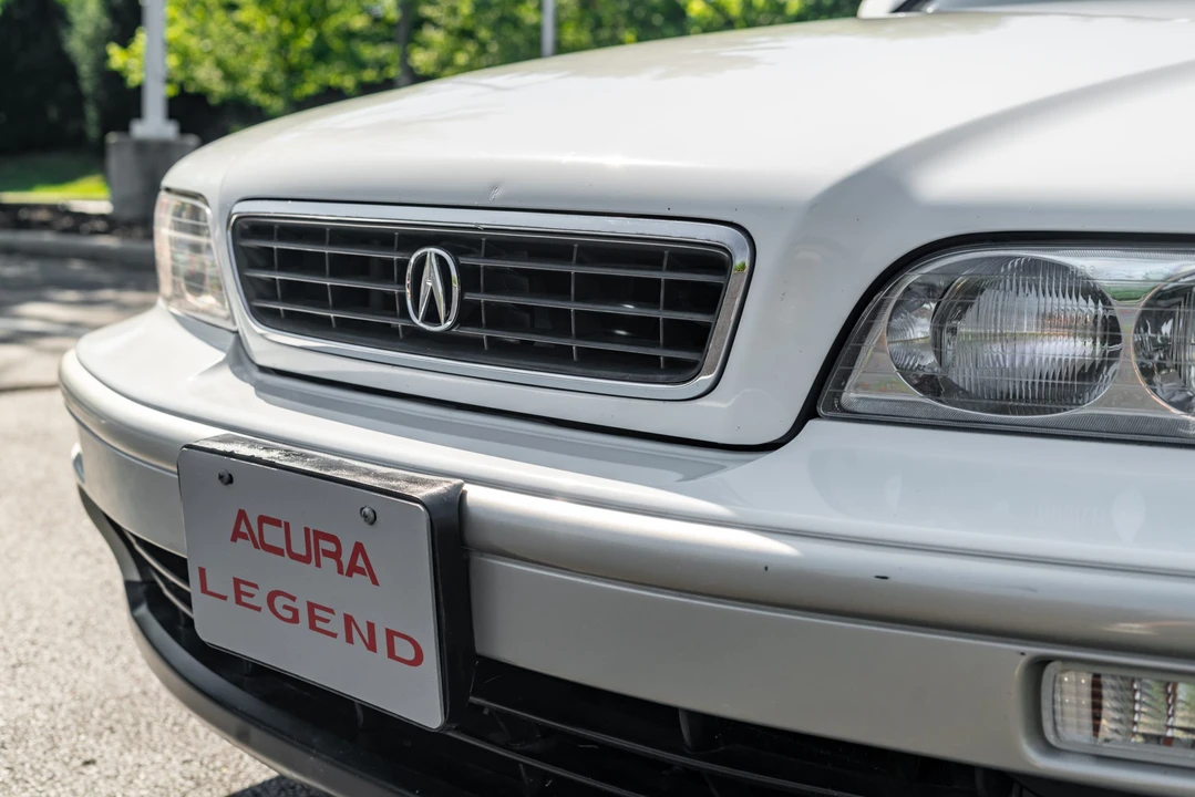 1995 Acura Legend 2nd Gen - Image 14 of 31