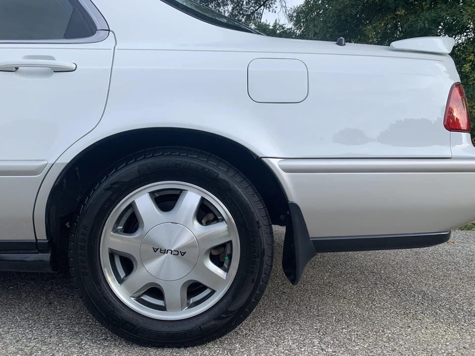 1995 Acura Legend 2nd Gen - Image 25 of 31