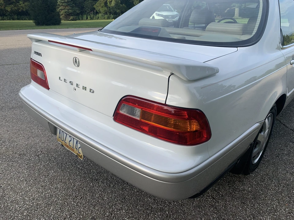 1995 Acura Legend 2nd Gen - Image 22 of 31