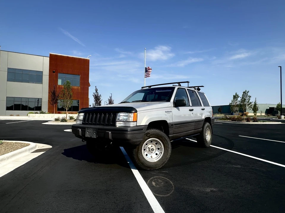 1995 Jeep ZJ Grand Wagoneer - Image 2 of 31