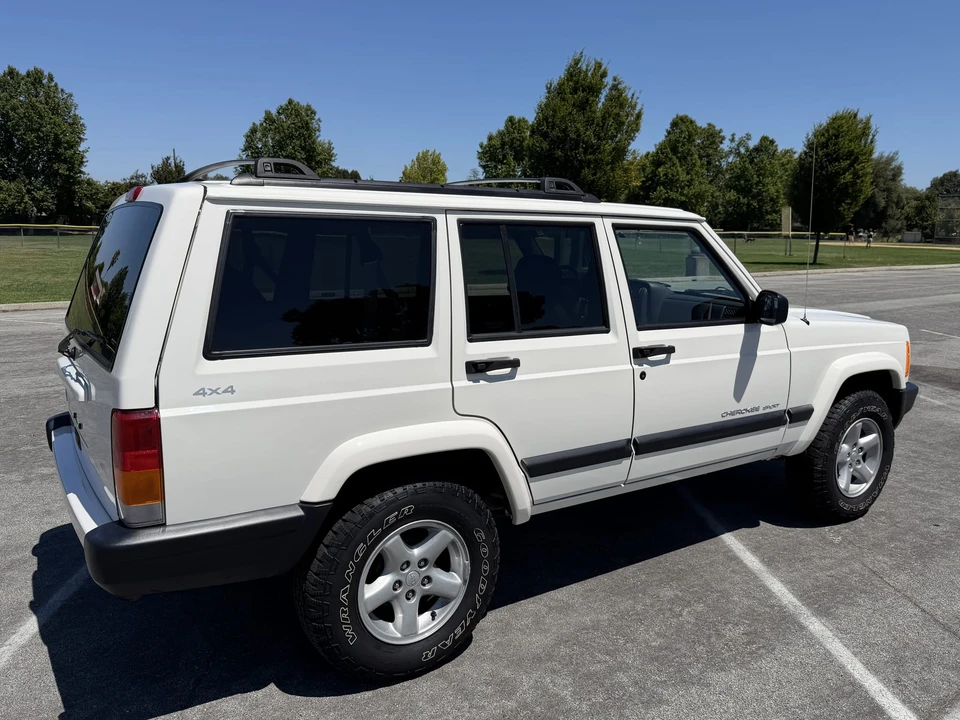 1999 Jeep XJ Cherokee - Image 16 of 31