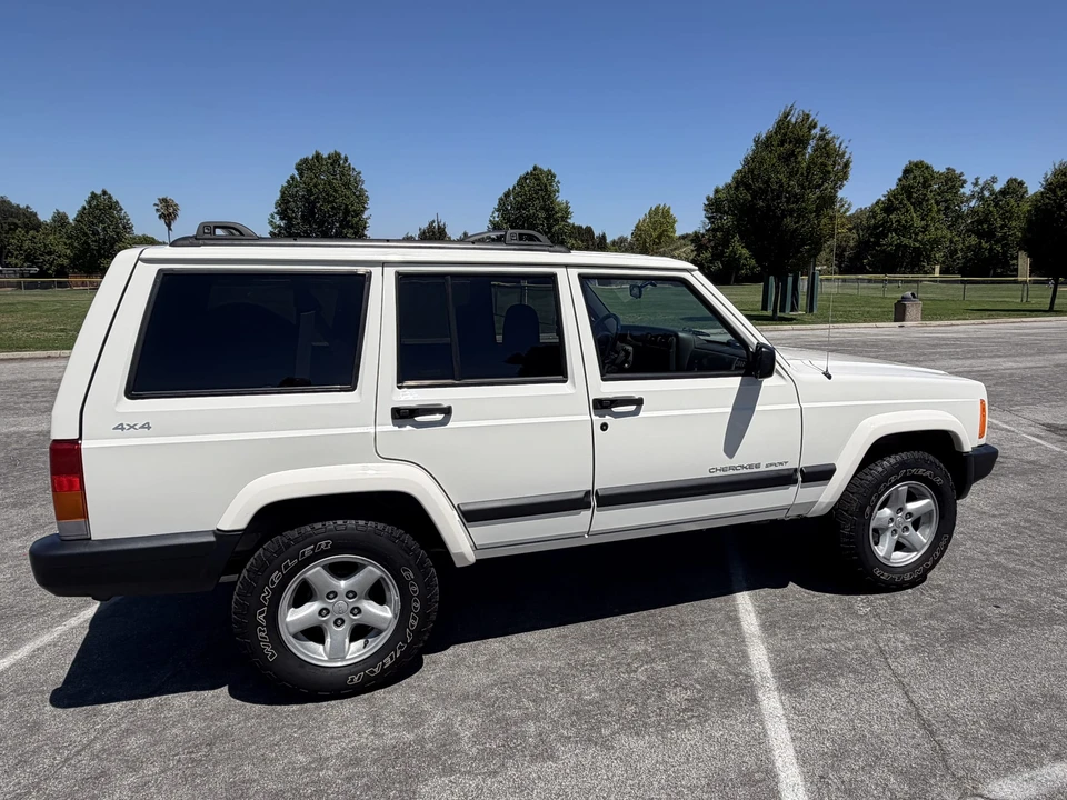 1999 Jeep XJ Cherokee - Image 17 of 31