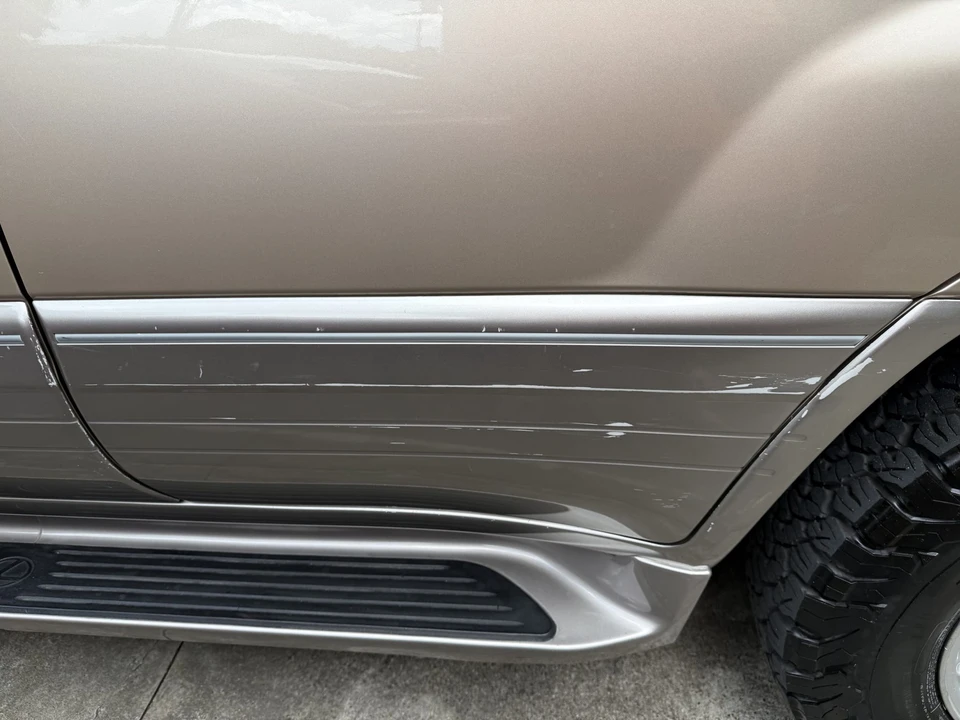 1999 Lexus LX 2nd Gen - Image 11 of 31